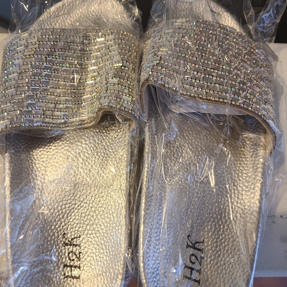 Shoes - Crystal Look flip flops